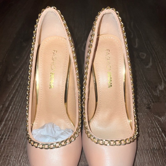 Tan classic/beautiful pumps - Picture 4 of 7